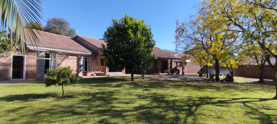 4 Bedroom Property for Sale in Jan Kempdorp Northern Cape